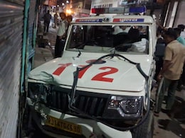 Rajasthan: आरोपी को पकड़ने तेज़ रफ्तार से जाती पुलिस की 112 गाड़ी घुसी दुकान में, स्कूटी और बाइक को मारी टक्कर Rajasthan: आरोपी को पकड़ने तेज़ रफ्तार से जाती पुलिस की 112 गाड़ी घुसी दुकान में, स्कूटी और बाइक को मारी टक्कर