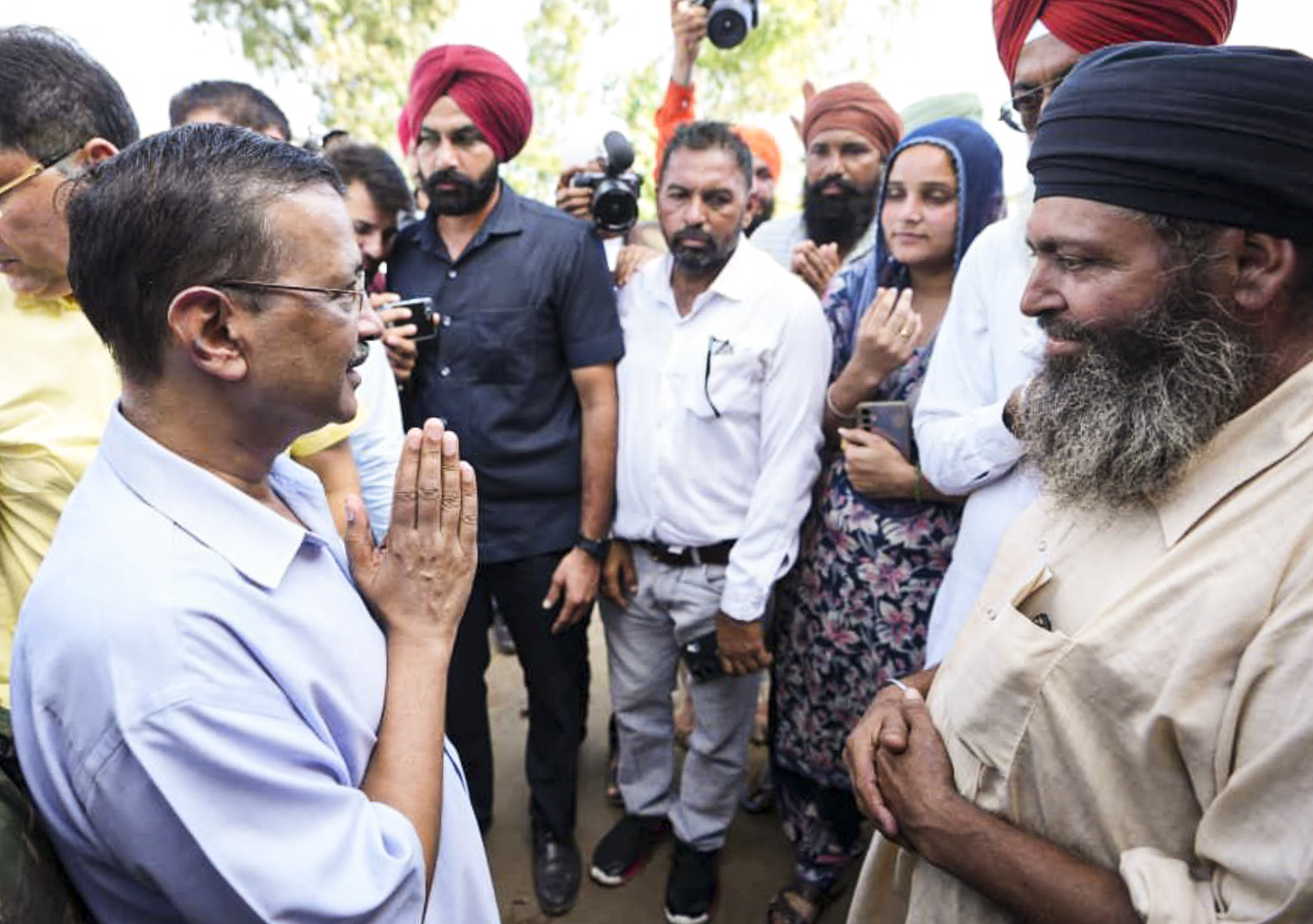 पूरा देश पंजाब के साथ... अरविंद केजरीवाल ने बाढ़ प्रभावित इलाकों का दौरा किया