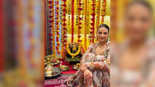 Happy Navratri 2025: बिग बॉस फेम एक्ट्रेस हिमांशी खुराना ने दी नवरात्रि की शुभकामनाएं, फोटो-वीडियो किया शेयर