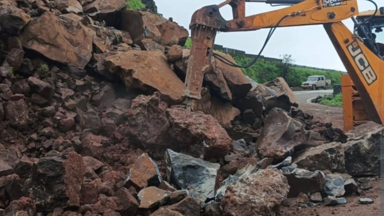 Sindhudurg News : सिंधुदुर्गातील करुळ घाट दरड कोसळल्याने बंद, वाहतूक पर्यायी मार्गाने वळवली