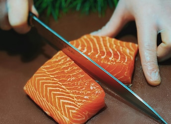 6 Reasons Farmed Salmon Is Taking Over Menus Around The World