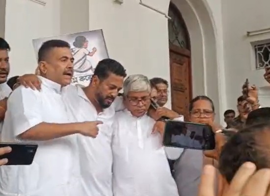बंगाल विधानसभा में BJP और TMC विधायक भिड़े, विधायक शंकर घोष को एंबुलेंस से ले जाया गया