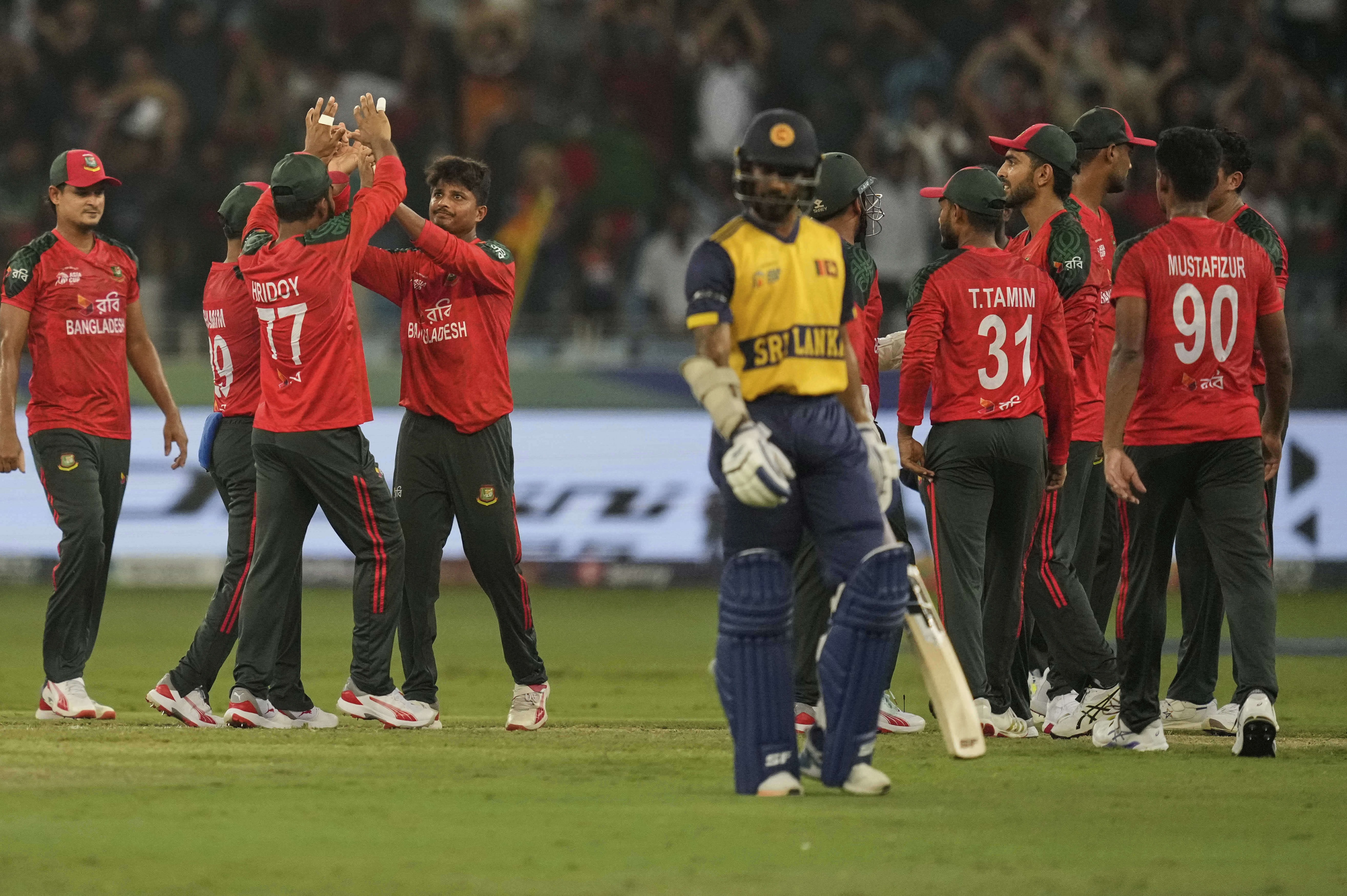 Asia Cup 2025 Super-4: जीत के साथ टॉप पर बांग्लादेश, बिगड़ा इन टीमों का गणित, फाइनल का ऐसा है समीकरण