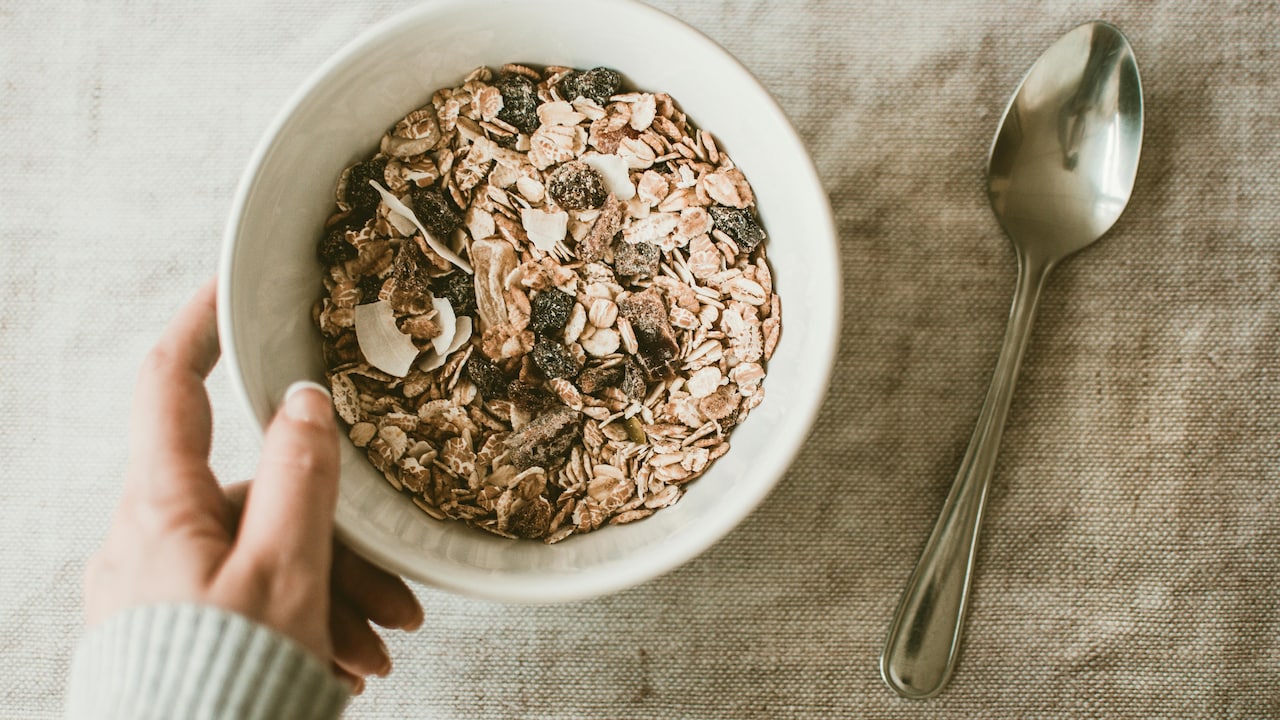 Top 5 Muesli Brands To Buy Online: Price, Taste And Nutrition Compared
