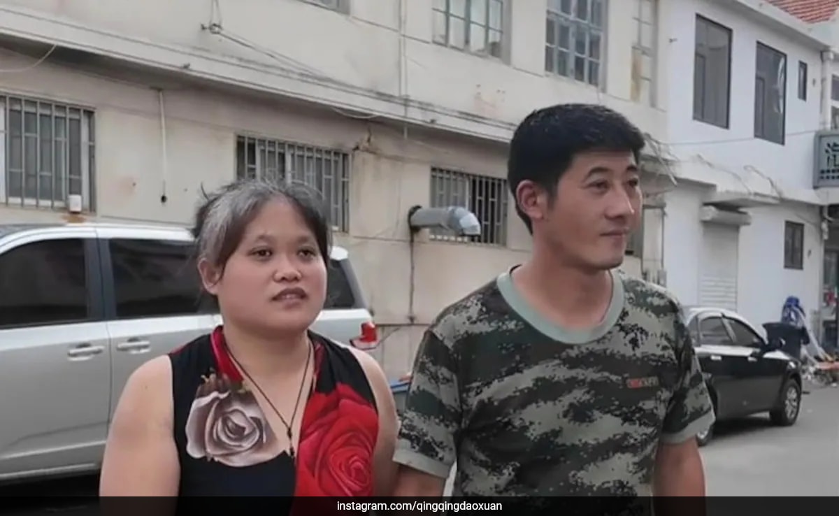 Man's Devotion to Blind Wife Captures Hearts in China