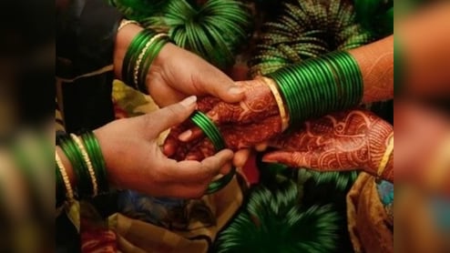 गलत साइज की चूड़ी से मत बिगाड़िए अपने हाथों की खूबसूरती, घर बैठे ऐसे पता करें परफेक्ट फिट
