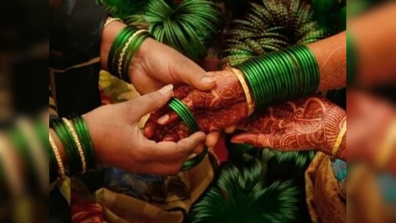 गलत साइज की चूड़ी से मत बिगाड़िए अपने हाथों की खूबसूरती, घर बैठे ऐसे पता करें परफेक्ट फिट गलत साइज की चूड़ी से मत बिगाड़िए अपने हाथों की खूबसूरती, घर बैठे ऐसे पता करें परफेक्ट फिट