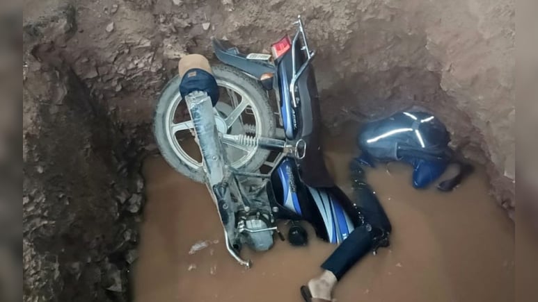 Madhya Pradesh: खुले गड्ढे में गिरने से कोर्ट लिपिक की मौत, ठेकेदार की लापरवाही पर लोगों में आक्रोश