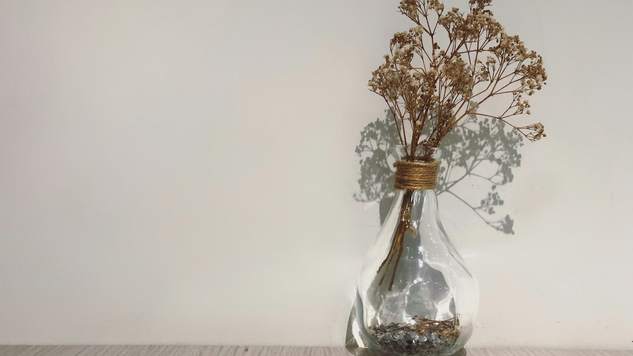 Easy tips that can help select the right vase for your room