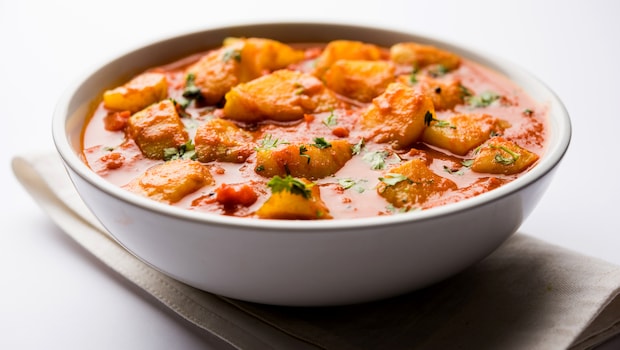 Navratri vrat: Make a potato paneer curry during fasting Navratri vrat: Make a potato paneer curry during fasting