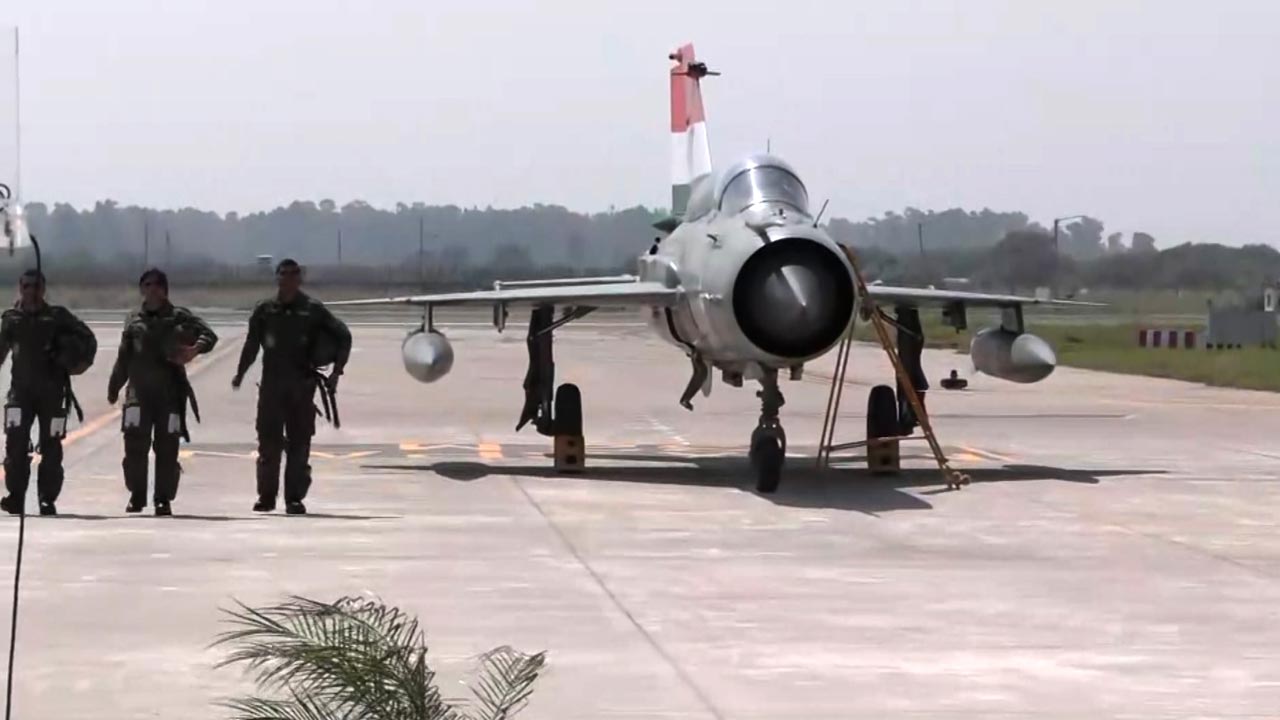 Legendary MiG-21 Retires: IAF Holds Decommissioning Flypast In Chandigarh