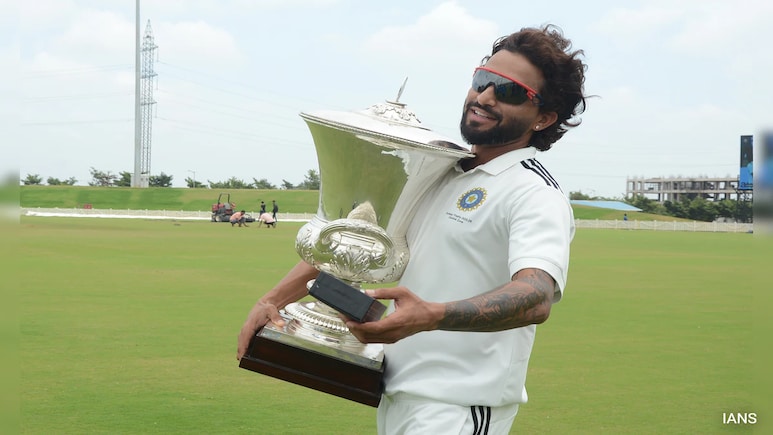 Duleep Trophy: RCB कैप्टन रजत पाटीदार की कैबिनेट में सजेगी एक और ट्रॉफी, 11 साल बाद चैंपियन बनी टीम Duleep Trophy: RCB कैप्टन रजत पाटीदार की कैबिनेट में सजेगी एक और ट्रॉफी, 11 साल बाद चैंपियन बनी टीम