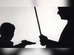 ओडिशा: जूते नहीं पहने तो परीक्षा देने से लगाई रोक, 40 छात्रों की कर दी पिटाई ओडिशा: जूते नहीं पहने तो परीक्षा देने से लगाई रोक, 40 छात्रों की कर दी पिटाई