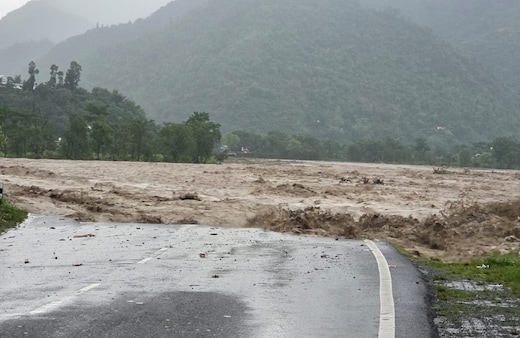 देहरादून में सहस्त्रधारा से मालदेवता तक तबाही, 15 साल में सौंग नदी का पहली बार ऐसा रौद्र रूप