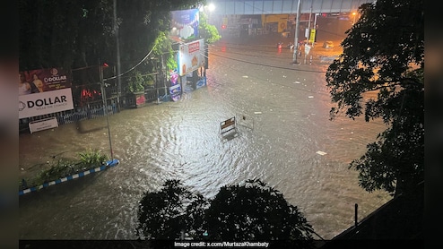 7 Dead As Heavy Rain Paralyses Kolkata Days Before Durga Puja, Roads Flooded