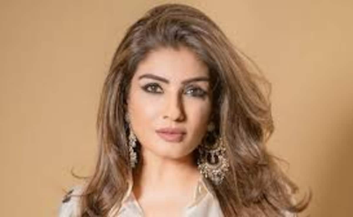 India-Pak Match पर बोली रवीना, उम्मीद है पाक के खिलाफ मैच के बाद काली पट्टी पहनेगी और घुटने पर बैठेगी टीम