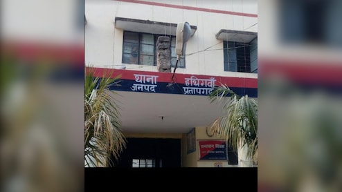 यूपी के प्रतापगढ़ में पुलिस की डिजिटल रिश्वतखोरी उजागर, मामला वायरल होते ही 2 सिपाही नपे