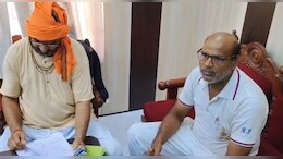 साधु बनकर रेड मारने पहुंची ACB की टीम, ASI ने पेड़ के पत्ते पर लिखकर मांगी रिश्वत; रंगे हाथ पकड़ा