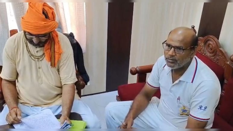 साधु बनकर रेड मारने पहुंची ACB की टीम, ASI ने पेड़ के पत्ते पर लिखकर मांगी रिश्वत; रंगे हाथ पकड़ा