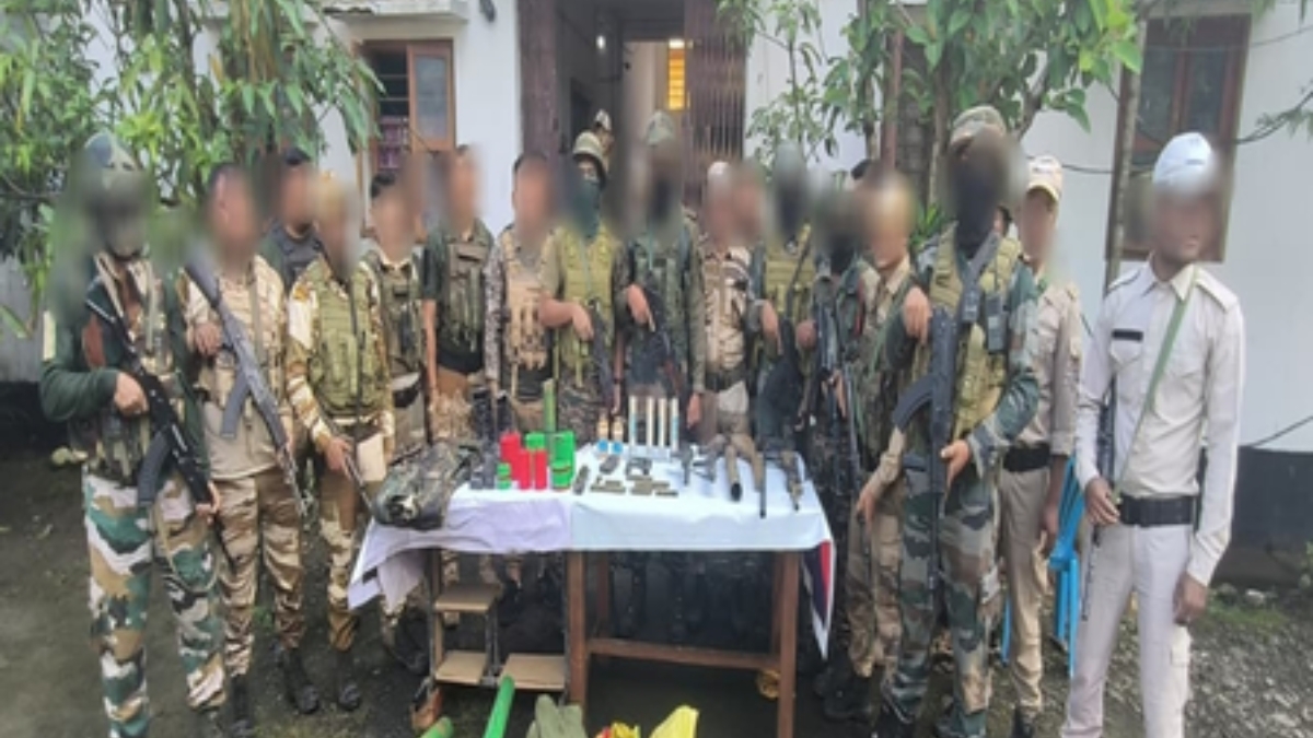 सेना, पुलिस और अर्द्धसैनिक बलों का खुफिया ऑपरेशन, मणिपुर में धराए कई उग्रवादी, भारी मात्रा में हथियार बरामद 