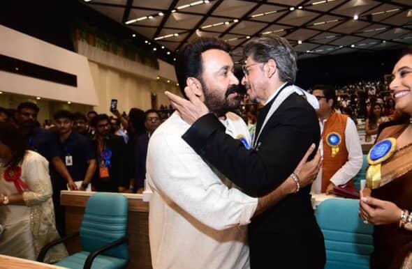 Shah Rukh Khan And Mohanlal Hug At National Awards Ceremony. "Two Legends In One Frame," Says Internet