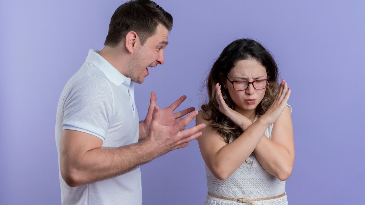 पार्टनर को मैसेज करते वक्त न करें ये 5 गलतियां, रिश्ते में बढ़ेंगी दूरियां, बढ़ सकती हैं मुश्किलें