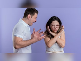 लड़कों की इन आदतों को बिल्कुल पसंद नहीं करती हैं लड़कियां, Relationship Expert ने बताया नजर आते ही बना लेती हैं दूरी लड़कों की इन आदतों को बिल्कुल पसंद नहीं करती हैं लड़कियां, Relationship Expert ने बताया नजर आते ही बना लेती हैं दूरी