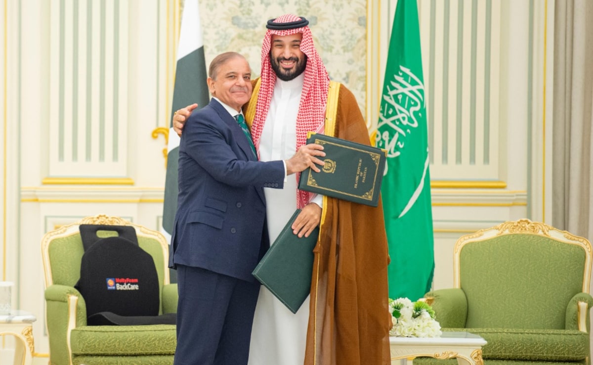 Saudi Pact Puts Pakistan's Nuclear Umbrella Into Middle East Security Picture