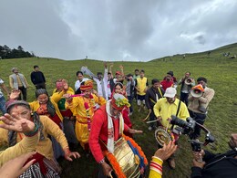 उत्तराखंड के दयारा बुग्याल में दूध, मट्ठा और मक्खन की होली... बटर फेस्टिवल में परंपरा को किया जीवंत