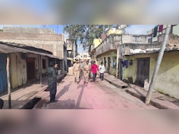 Burhanpur : हनुमान चालीसा का पाठ होते ही जमकर हुआ पथराव, दो समुदायों के बीच हुए तनाव में 7 घायल  Burhanpur : हनुमान चालीसा का पाठ होते ही जमकर हुआ पथराव, दो समुदायों के बीच हुए तनाव में 7 घायल