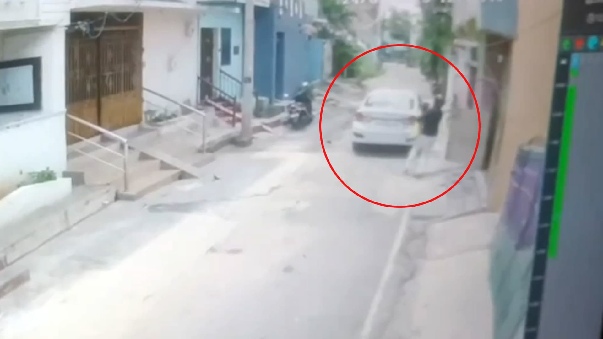 Video: Kidnappers Spray Chilli Powder On Man's Face, Take Away His Child