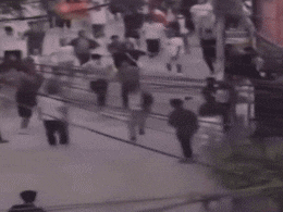 काठमांडू की सड़क पर भागते रहे नेपाल के वित्त मंत्री, लात-घूंसे बरसाते रहे प्रदर्शनकारी, देखे वीडियो काठमांडू की सड़क पर भागते रहे नेपाल के वित्त मंत्री, लात-घूंसे बरसाते रहे प्रदर्शनकारी, देखे वीडियो