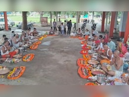 श्राद्ध पक्ष की पूर्णिमा पर खास सामूहिक पिंडदान का आयोजन, पंडित ने बताई इस दिन की ये खास मान्यता श्राद्ध पक्ष की पूर्णिमा पर खास सामूहिक पिंडदान का आयोजन, पंडित ने बताई इस दिन की ये खास मान्यता