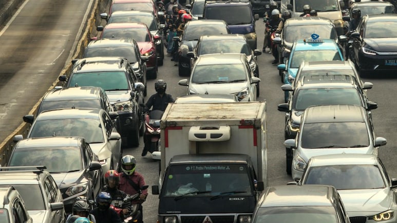 Heavy Vehicles Banned : वाहतूक कोंडी सोडविण्यासाठी शिंदेंच्या निर्णयानंतर 10 मोठे बदल; या मार्गाने करा प्रवास