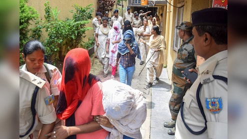 रांची के गर्ल्स हॉस्टल से चल रहा था सेक्स रैकेट, 10 युवतियों सहित 11 को हिरासत में