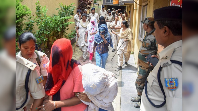 रांची के गर्ल्स हॉस्टल से चल रहा था सेक्स रैकेट, 10 युवतियों सहित 11 को हिरासत में रांची के गर्ल्स हॉस्टल से चल रहा था सेक्स रैकेट, 10 युवतियों सहित 11 को हिरासत में
