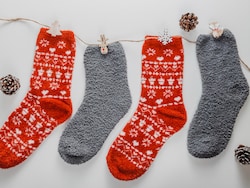 Winters में ट्राई करें ये socks, पैरों को रखते हैं गर्म, दाम भी है बेहद कम
