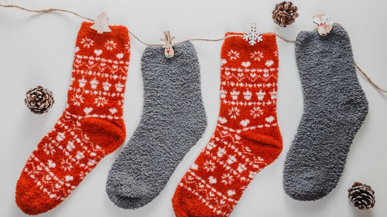 Winters में ट्राई करें ये socks, पैरों को रखते हैं गर्म, दाम भी है बेहद कम