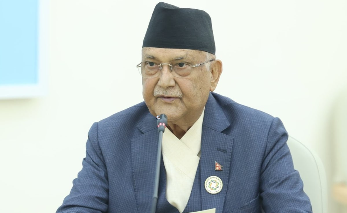 जतना के विरोध प्रदर्शन के आगे झुकते हुए नेपाल के प्रधानमंत्री केपी शर्मा ओली ने अपने पद से इस्तीफा दे दिया है. जतना के विरोध प्रदर्शन के आगे झुकते हुए नेपाल के प्रधानमंत्री केपी शर्मा ओली ने अपने पद से इस्तीफा दे दिया है.