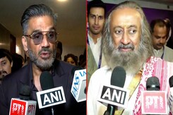 How Suniel Shetty, Sri Sri Ravishankar Reacted To Political Uproar Over India-Pak Match How Suniel Shetty, Sri Sri Ravishankar Reacted To Political Uproar Over India-Pak Match