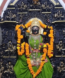 त्रिपुर सुंदरी मंदिर में देवी का रूप तीन बार क्यों बदलता है?