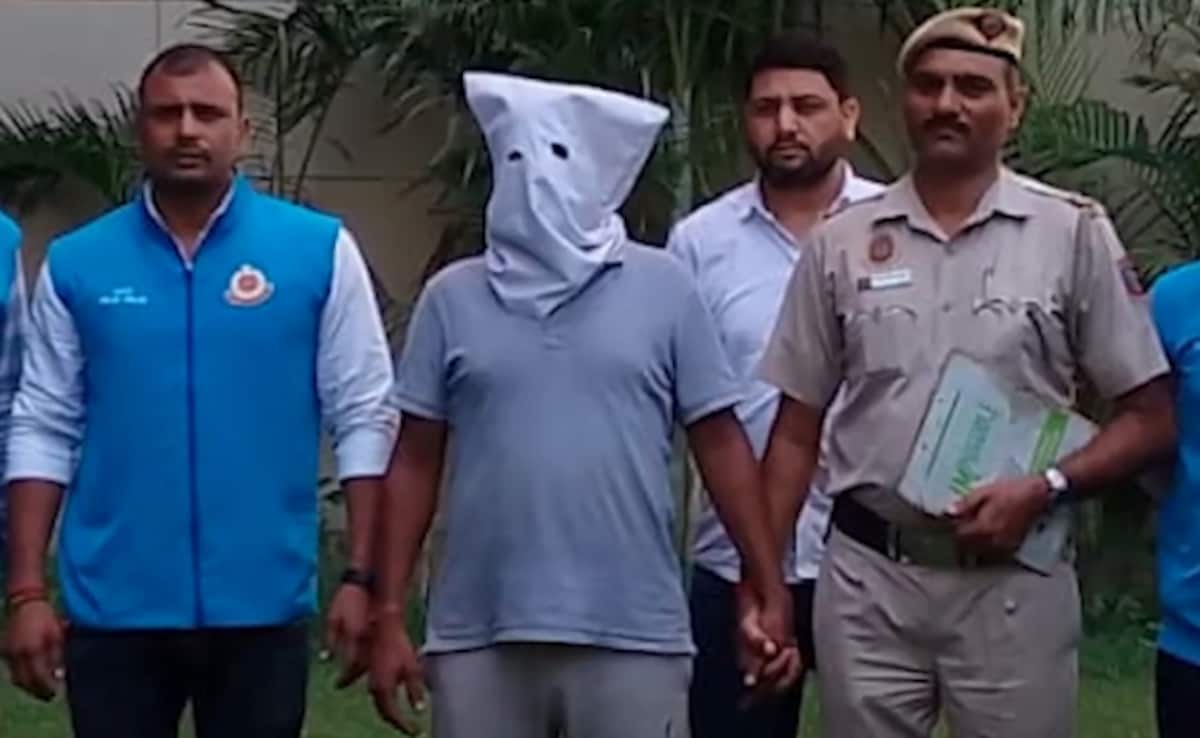 Father, Son and Wife Allegedly Murder Teen in Honor Killing