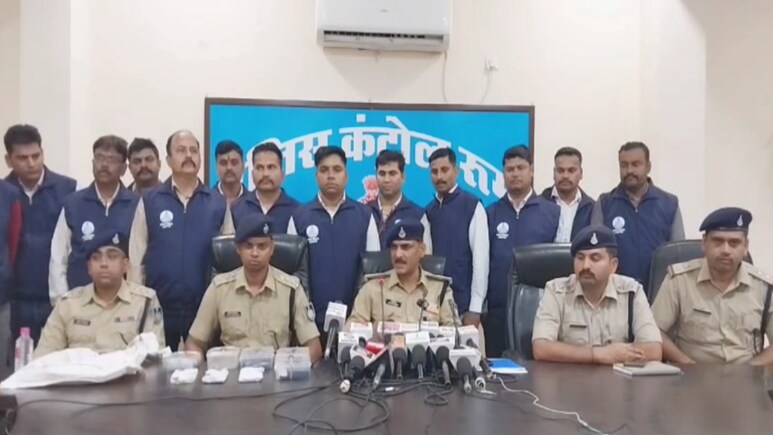 Bank Robbery Case: खितौला बैंक डकैती का खुलासा; जबलपुर पुलिस ने बिहार-झारखंड से 4 और आरोपी पकड़े Bank Robbery Case: खितौला बैंक डकैती का खुलासा; जबलपुर पुलिस ने बिहार-झारखंड से 4 और आरोपी पकड़े