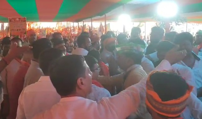 औरंगाबाद:  एनडीए कार्यकर्ता सम्मेलन में भाजपा कार्यकर्ताओं में  क्यों हुई धक्का-मुक्की, पढ़ें क्या कुछ हुआ