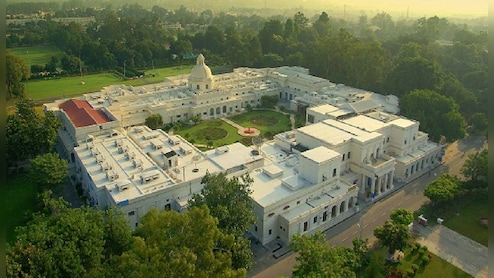 ये था भारत का पहला इंजीनियरिंग कॉलेज, ऐसे बैठकर करते थे छात्र पढ़ाई