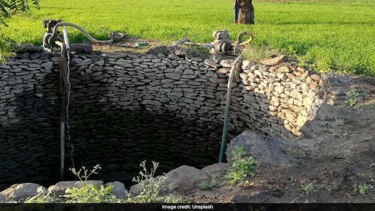 Trapped In Well With Snakes, Woman Survives 54 Hours By Holding Wall Trapped In Well With Snakes, Woman Survives 54 Hours By Holding Wall