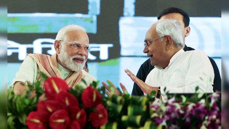 "<i>Khada Ho, Khada Ho</i>": Nitish Kumar Orders Standing Ovation For PM Modi