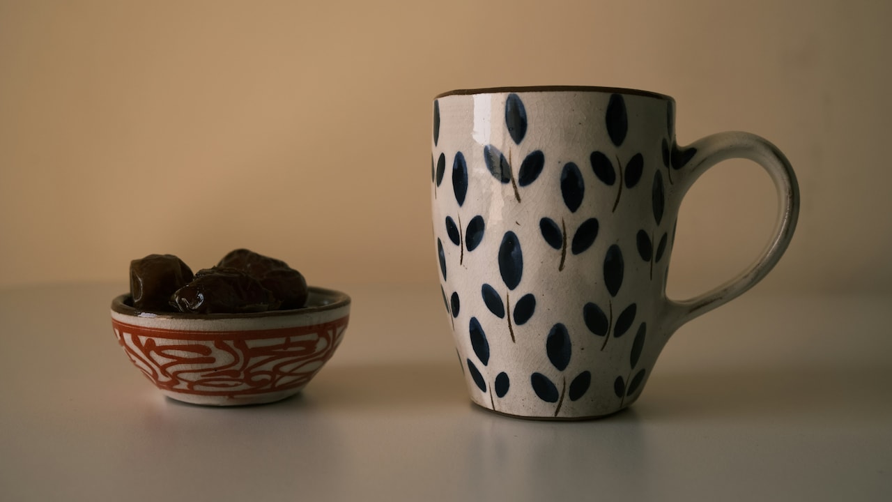 Bring aesthetic decor to your home shelf with ceramic mugs - check top picks.