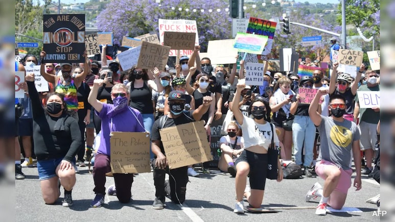 FBI Fires Agents Who Kneeled At George Floyd Protest In 2020 FBI Fires Agents Who Kneeled At George Floyd Protest In 2020
