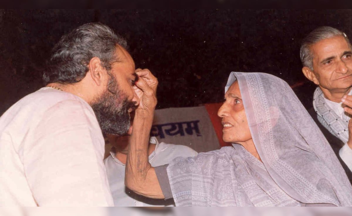Narendra Modi ith his mother Hiraben. Narendra Modi ith his mother Hiraben.